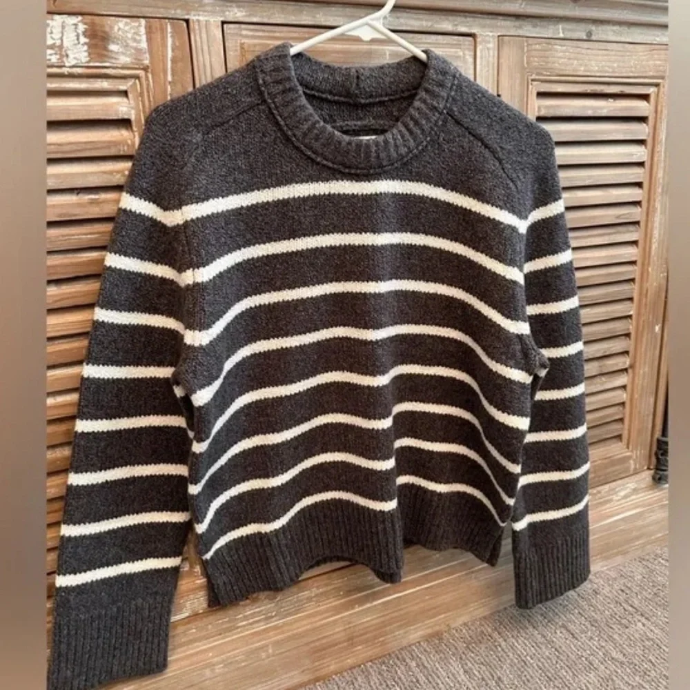 NWT Abercrombie & Fitch A&F Madeline Textural Crew Sweater - Dark Grey Stripe